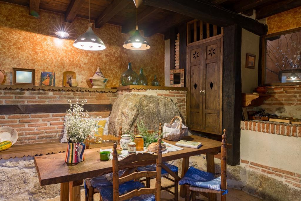 Casa Rural La Casa Del Bosque Navaconcejo Esterno foto