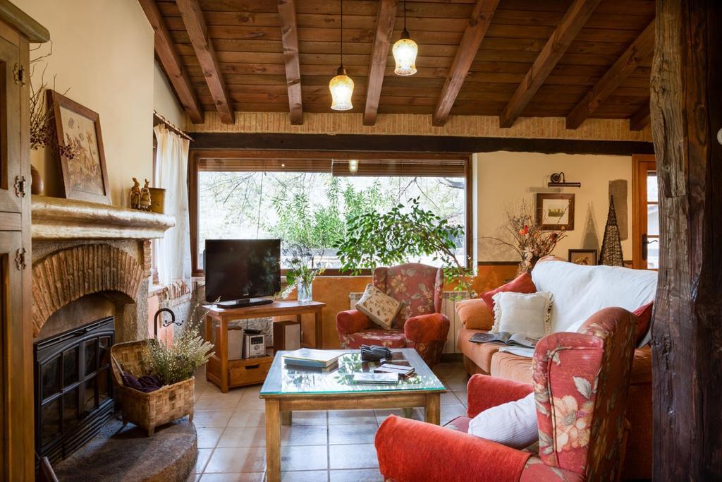 Casa Rural La Casa Del Bosque Navaconcejo Esterno foto